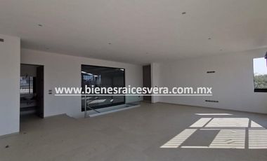BODEGA EN RENTA EN TEQUISQUIAPAN SOBRE CARRETERA. BRV28