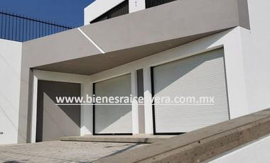 BODEGA EN RENTA EN TEQUISQUIAPAN SOBRE CARRETERA. BRV28