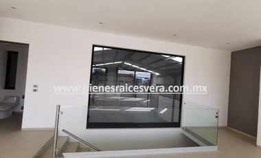 BODEGA EN RENTA EN TEQUISQUIAPAN SOBRE CARRETERA. BRV28