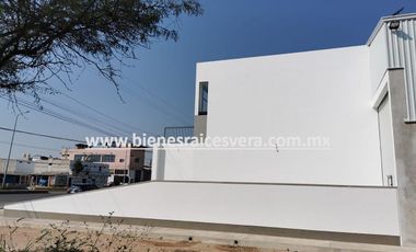 BODEGA EN RENTA EN TEQUISQUIAPAN SOBRE CARRETERA. BRV28