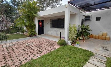 Casa en Venta en San Antonio Cinta, Mérida: Una Planta con Amplio Jardín