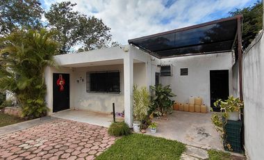 Casa en Venta en San Antonio Cinta, Mérida: Una Planta con Amplio Jardín