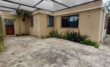 Casa en Venta en San Antonio Cinta, Mérida: Una Planta con Amplio Jardín