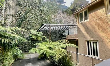 HERMOSA CASA CON JARDIN Y TERRAZA EN VENTA EN LOMAS ALTAS