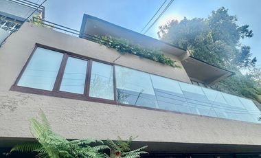 HERMOSA CASA CON JARDIN Y TERRAZA EN VENTA EN LOMAS ALTAS