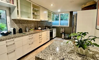 HERMOSA CASA CON JARDIN Y TERRAZA EN VENTA EN LOMAS ALTAS