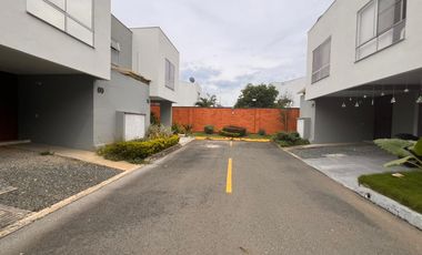 Ciudad Country linda casa Venta.