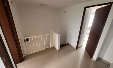 Ciudad Country linda casa Venta.