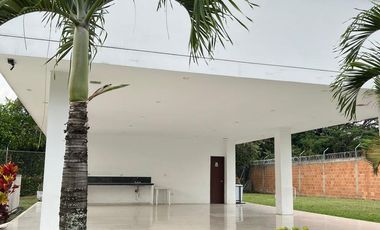 Se Vende Casa En Jamundi. En Condominio Sobre Via Principal A Potrerito. De Tres Pisos. Con Terraza Cubierta. Lote 94.25 Mtrs.