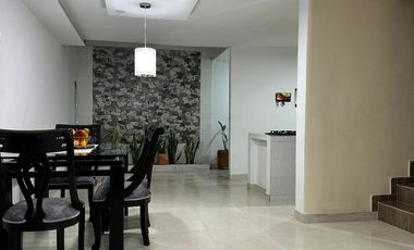 Se Vende Casa En Jamundi. En Condominio Sobre Via Principal A Potrerito. De Tres Pisos. Con Terraza Cubierta. Lote 94.25 Mtrs.