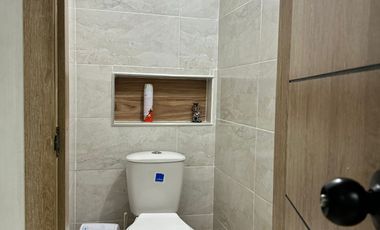 Se Vende Casa En Jamundi. En Condominio Sobre Via Principal A Potrerito. De Tres Pisos. Con Terraza Cubierta. Lote 94.25 Mtrs.