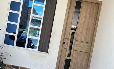 Se Vende Casa En Jamundi. En Condominio Sobre Via Principal A Potrerito. De Tres Pisos. Con Terraza Cubierta. Lote 94.25 Mtrs.