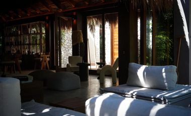 VILLA EN VENTA EN TULUM FRENTE A A LA PLAYA CON ALBERCA ROI EXCLUSIVA AMUEBLADA Y EQUIPADA