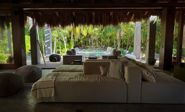 VILLA EN VENTA EN TULUM FRENTE A A LA PLAYA CON ALBERCA ROI EXCLUSIVA AMUEBLADA Y EQUIPADA
