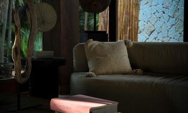 VILLA EN VENTA EN TULUM FRENTE A A LA PLAYA CON ALBERCA ROI EXCLUSIVA AMUEBLADA Y EQUIPADA