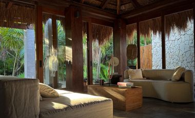 VILLA EN VENTA EN TULUM FRENTE A A LA PLAYA CON ALBERCA ROI EXCLUSIVA AMUEBLADA Y EQUIPADA