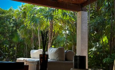 VILLA EN VENTA EN TULUM FRENTE A A LA PLAYA CON ALBERCA ROI EXCLUSIVA AMUEBLADA Y EQUIPADA