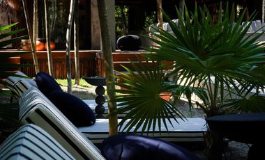 VILLA EN VENTA EN TULUM FRENTE A A LA PLAYA CON ALBERCA ROI EXCLUSIVA AMUEBLADA Y EQUIPADA