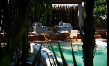 VILLA EN VENTA EN TULUM FRENTE A A LA PLAYA CON ALBERCA ROI EXCLUSIVA AMUEBLADA Y EQUIPADA