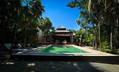 VILLA EN VENTA EN TULUM FRENTE A A LA PLAYA CON ALBERCA ROI EXCLUSIVA AMUEBLADA Y EQUIPADA