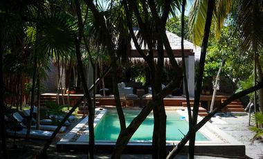 VILLA EN VENTA EN TULUM FRENTE A A LA PLAYA CON ALBERCA ROI EXCLUSIVA AMUEBLADA Y EQUIPADA