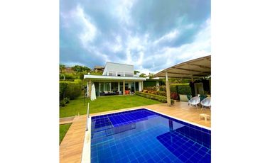 CASA CAMPESTRE CON PISCINA ALFAGUARA JAMUNDI VERDE HORIZONTE