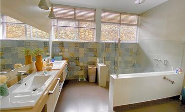 CASA CAMPESTRE CON PISCINA ALFAGUARA JAMUNDI VERDE HORIZONTE