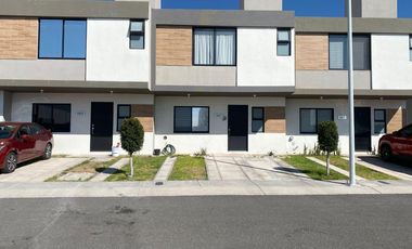 Casa moderna en venta Intercity con cocina de granito y amenidades premium.