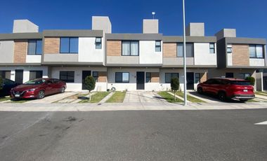 Casa moderna en venta Intercity con cocina de granito y amenidades premium.