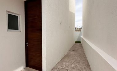 Casa en venta con recamara en planta baja frente a Sonterra Queretaro