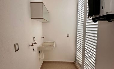 Casa en venta con recamara en planta baja frente a Sonterra Queretaro