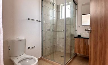 Casa en venta con recamara en planta baja frente a Sonterra Queretaro