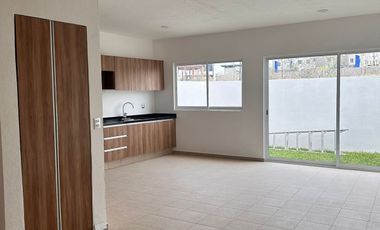 Casa en venta con recamara en planta baja frente a Sonterra Queretaro