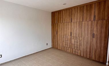 Casa en venta con recamara en planta baja frente a Sonterra Queretaro