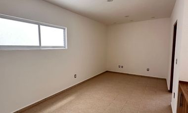 Casa en venta con recamara en planta baja frente a Sonterra Queretaro