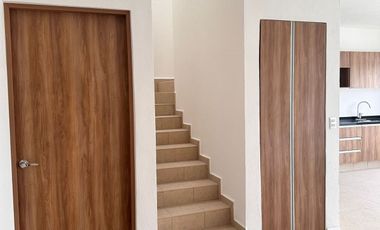 Casa en venta con recamara en planta baja frente a Sonterra Queretaro