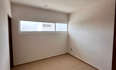 Casa en venta con recamara en planta baja frente a Sonterra Queretaro