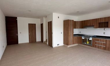 Casa en venta con recamara en planta baja frente a Sonterra Queretaro