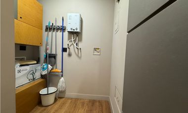 VENDO EN PRECIO DE OPORTUNIDAD  APARTAOFICINA EN EL POBLADO