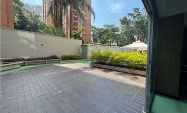 VENDO EN PRECIO DE OPORTUNIDAD  APARTAOFICINA EN EL POBLADO