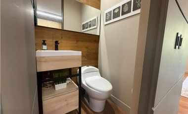 VENDO EN PRECIO DE OPORTUNIDAD  APARTAOFICINA EN EL POBLADO