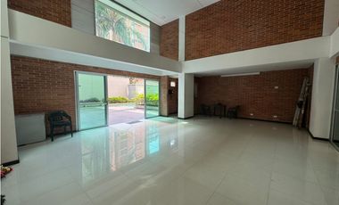 VENDO EN PRECIO DE OPORTUNIDAD  APARTAOFICINA EN EL POBLADO