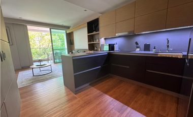 VENDO EN PRECIO DE OPORTUNIDAD  APARTAOFICINA EN EL POBLADO