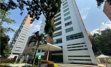 VENDO EN PRECIO DE OPORTUNIDAD  APARTAOFICINA EN EL POBLADO