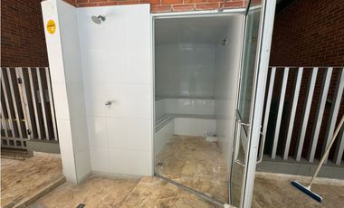 VENDO EN PRECIO DE OPORTUNIDAD  APARTAOFICINA EN EL POBLADO