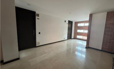 VENDO EN PRECIO DE OPORTUNIDAD  APARTAOFICINA EN EL POBLADO