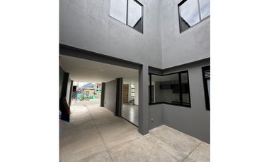 SE VENDE PERMUTA CASA EN LA CEJA UNIDAD CERRADA 2 PARQUEADEROS CITADEL