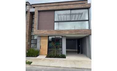 SE VENDE PERMUTA CASA EN LA CEJA UNIDAD CERRADA 2 PARQUEADEROS CITADEL