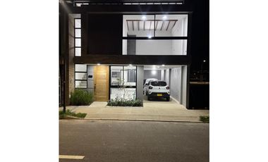 SE VENDE PERMUTA CASA EN LA CEJA UNIDAD CERRADA 2 PARQUEADEROS CITADEL