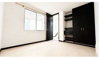 Casa esquinera con terraza en venta | Bosque de Versalles - Palmira